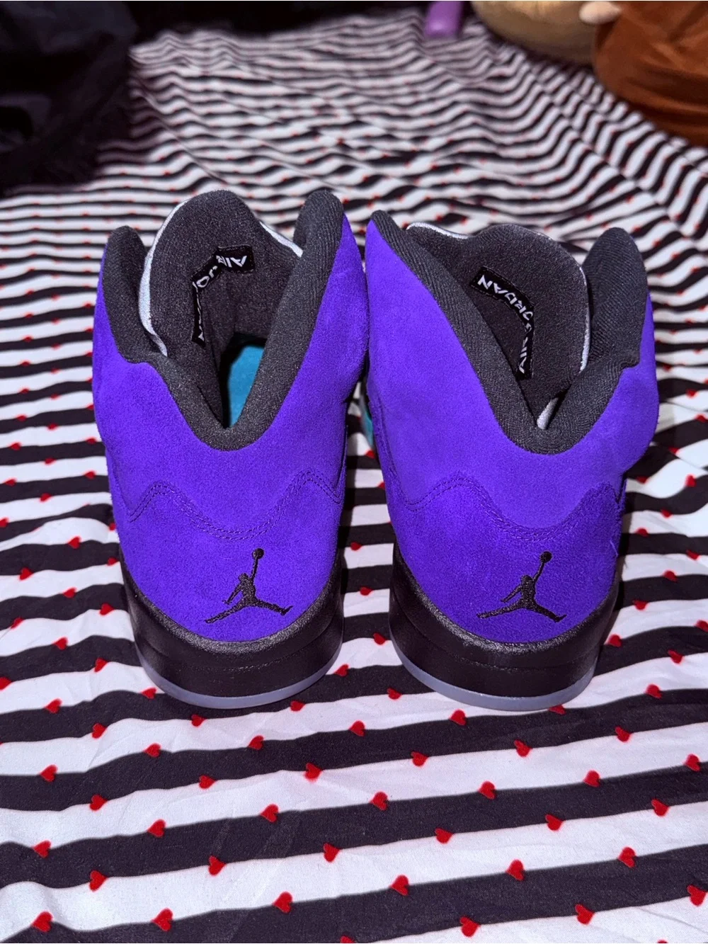 Jordan mens Purple and Black Retro Basketball Sneakers